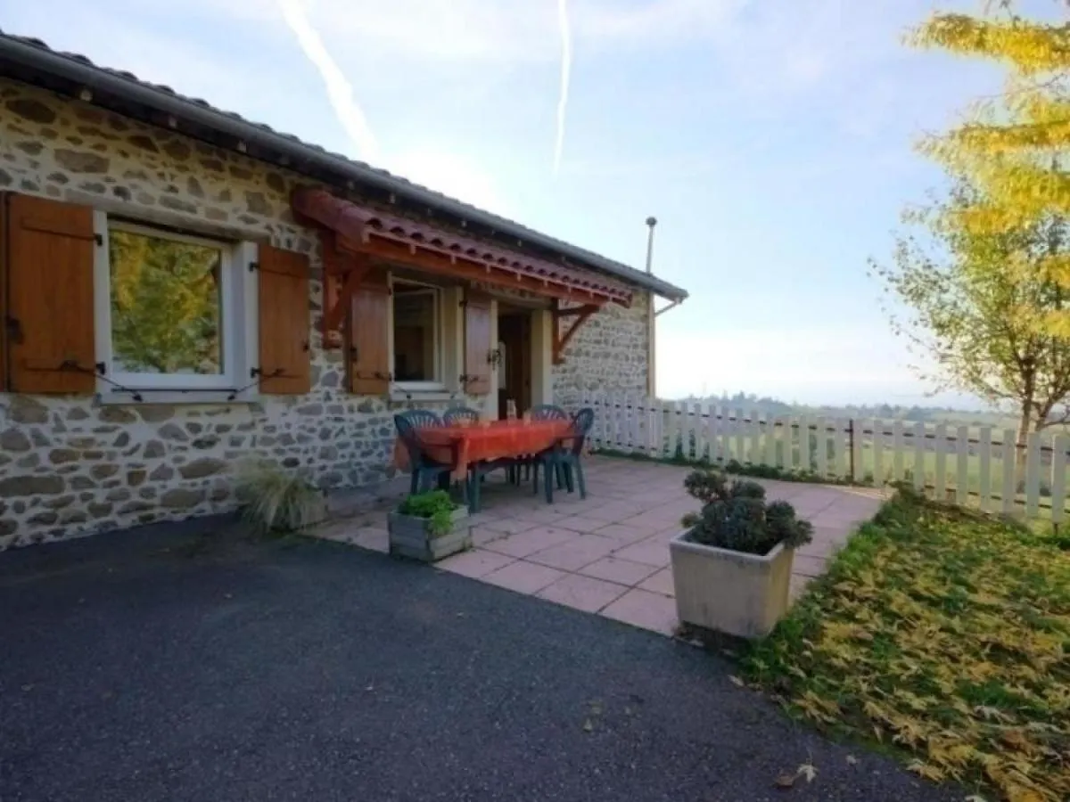 Gite Rural 2 Chambres Avec Jardin, Terrasse, Wifi, Animaux Acceptes - Fr-1-496-130 contacts