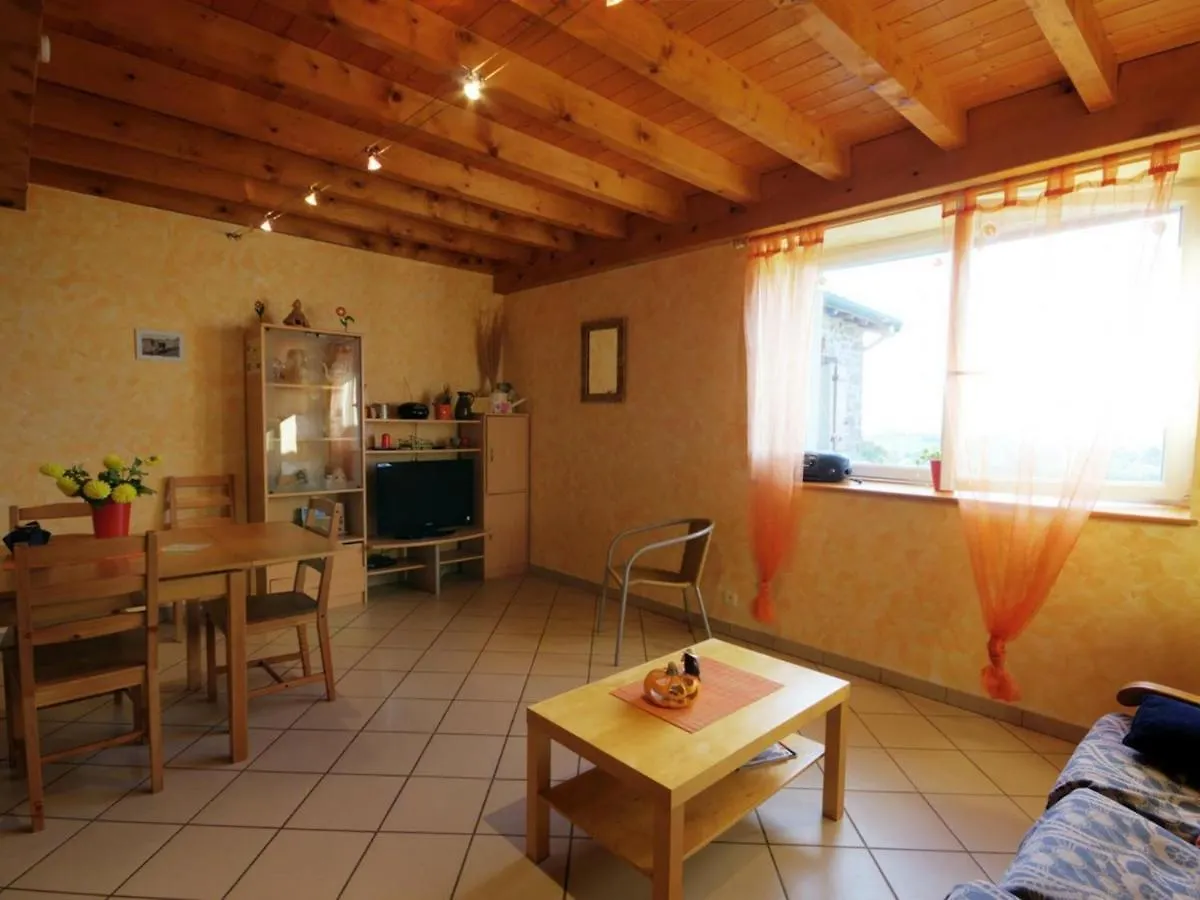 Holiday home Gite Rural 2 Chambres Avec Jardin, Terrasse, Wifi, Animaux Acceptes - Fr-1-496-130 Saint-Heand