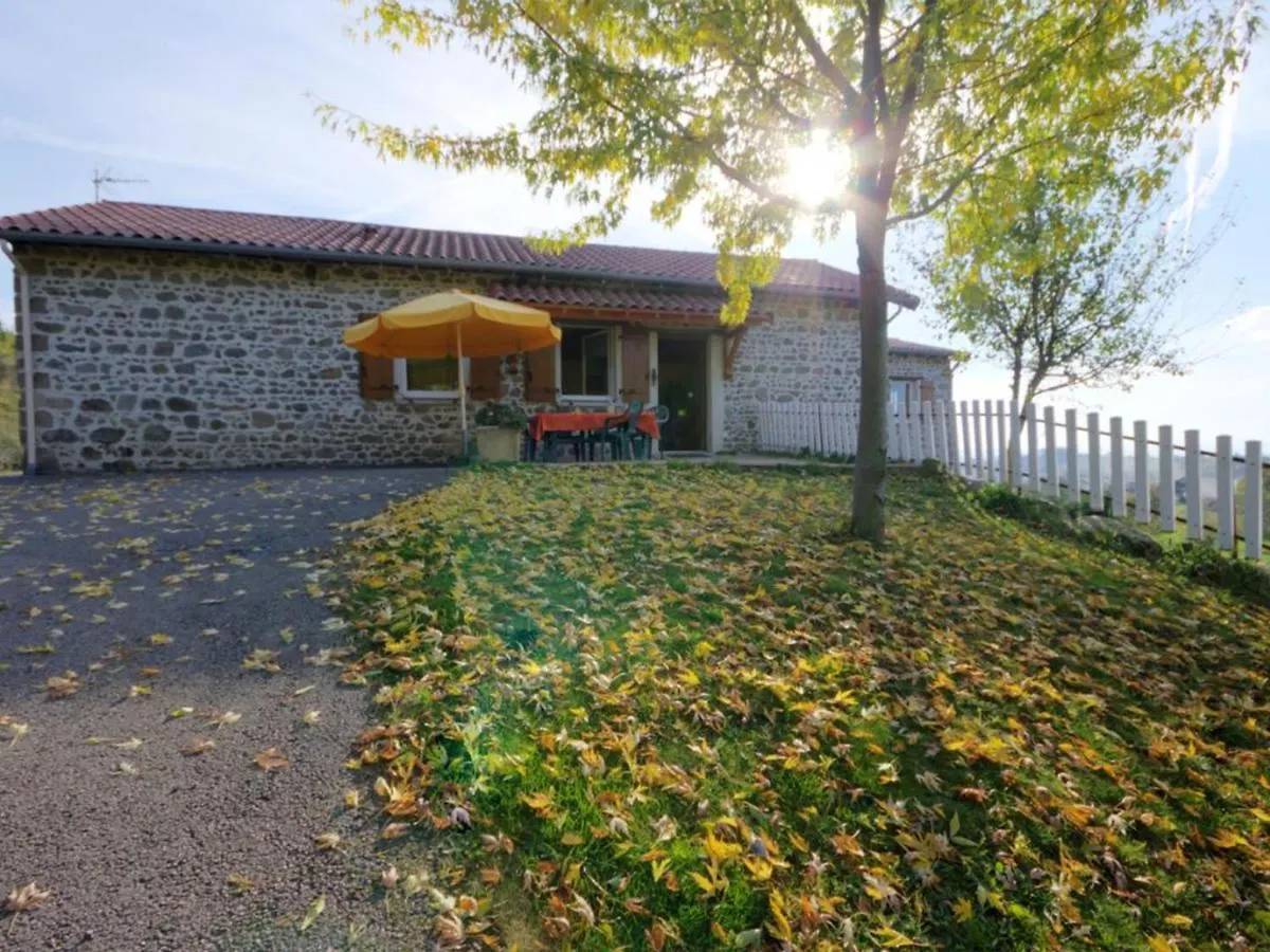 Holiday home Gite Rural 2 Chambres Avec Jardin, Terrasse, Wifi, Animaux Acceptes - Fr-1-496-130 Saint-Heand France